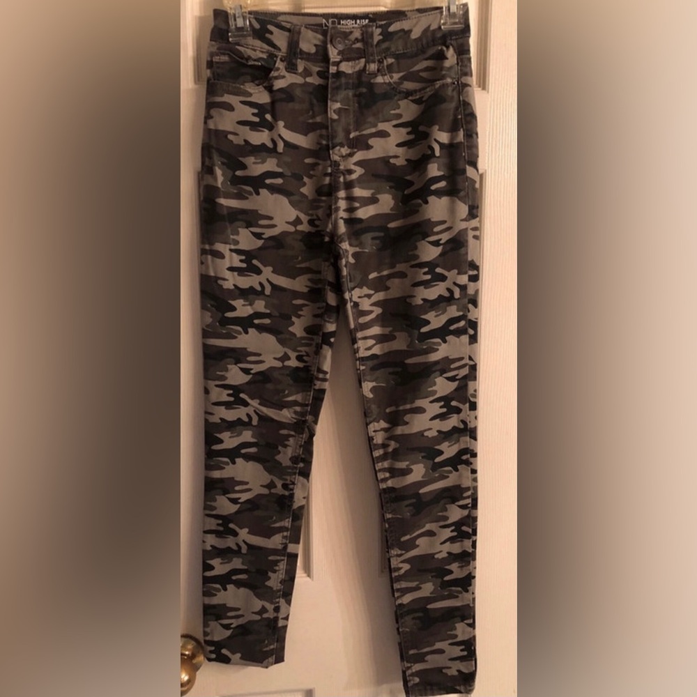 No Boundaries Camouflage high rise skinny Pants size 3